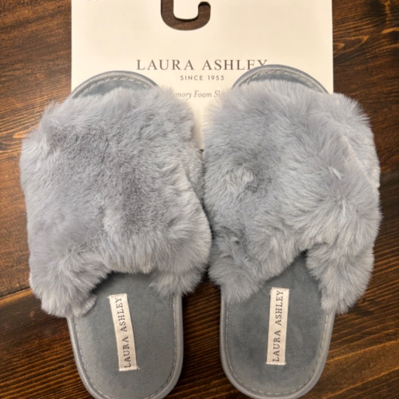 Laura Ashley Fuzzy Slippers, Open Toe, Gray, Memory Foam, Size 5-6 (Small) - Picture 1 of 4